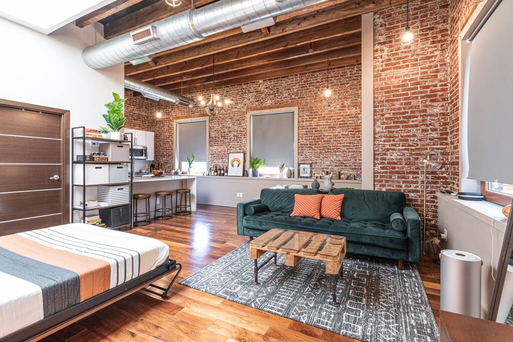 The Cosmopolitan Loft - 15 MIN to NYC Times Sq