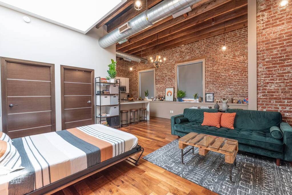 The Cosmopolitan Loft - 15 MIN to NYC Times Sq