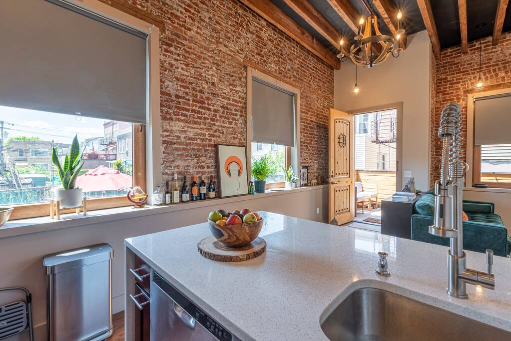 The Cosmopolitan Loft - 15 MIN to NYC Times Sq